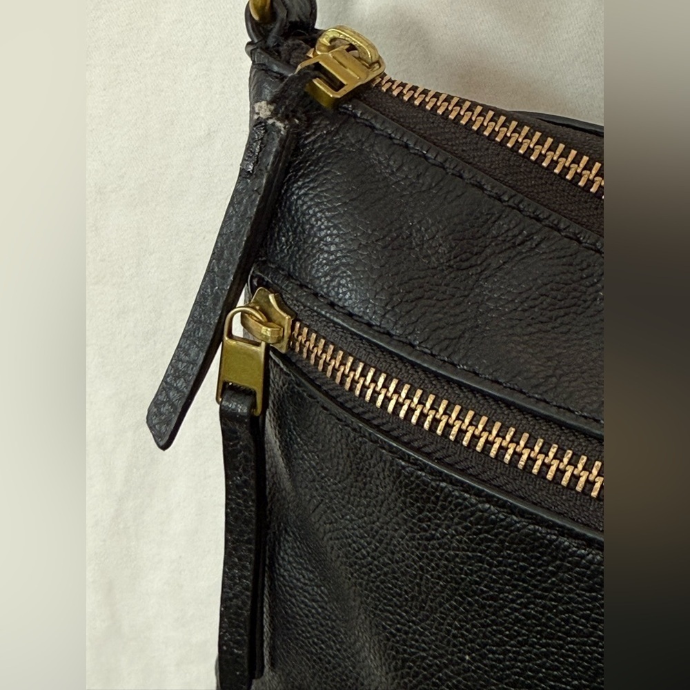 Fossil Vintage Black Pebbled Leather Crossbody GUC - Picture 4 of 11
